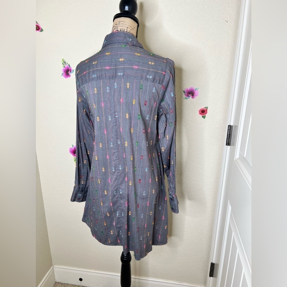 Ivy Jane Textured Asymmetrical Button Front Tunic Top - Picture 13 of 14